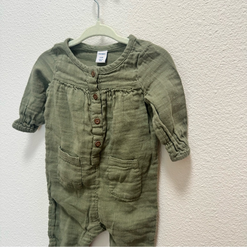 4/$20 Old Navy Baby Girl 3-6M Green Button Romper Long Sleeve Pocket Outfit